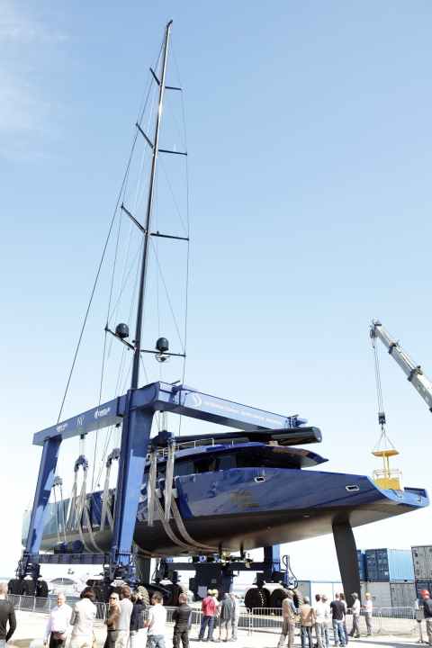   Two screws and a rudder blade that makes the scale clear