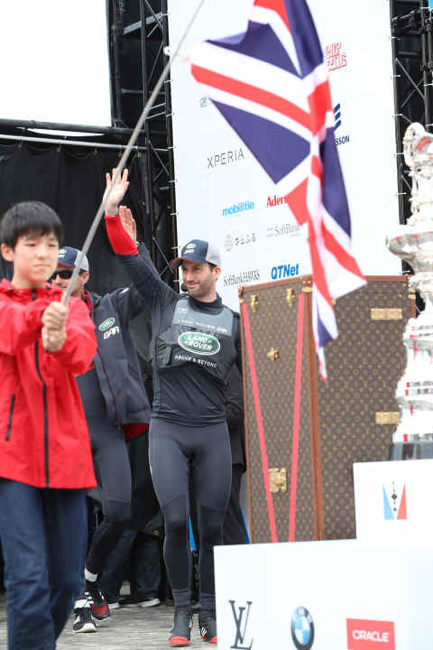   Zum Auftakt wieder einmal Erster: Sir Ben Ainslie