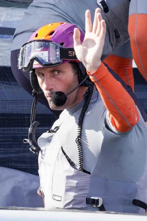   Wer ihn kennt oder gar schon gegen ihn gesegelt ist, der hat auch diesen Gesichtsausdruck schon gesehen: Sir Ben Ainslie ist in Angriffsmodus übergegangen Carlo Borlenghi 