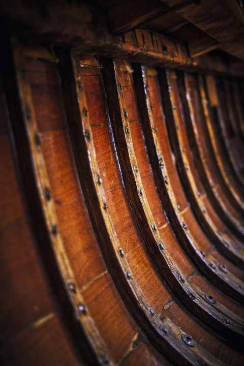   The design with riveted frames is reminiscent of racing canoes