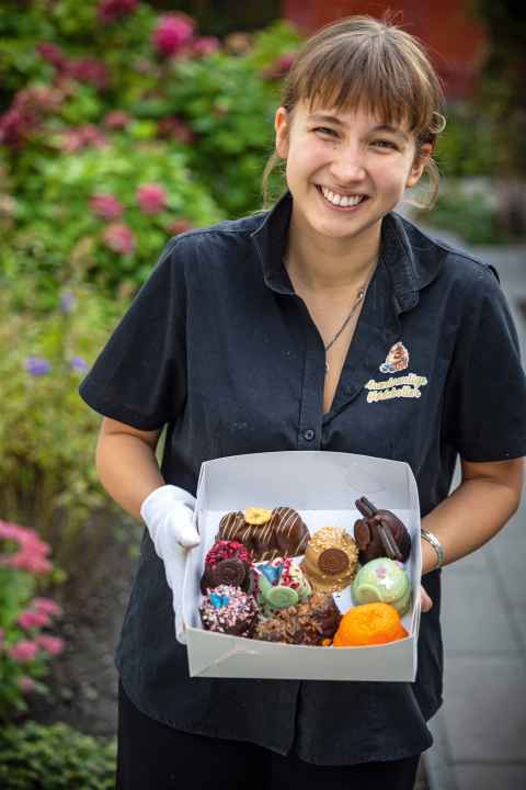 Prelibatezza: deliziosi flødeboller del Café "Sicilia". Provate la versione con torta di mele!