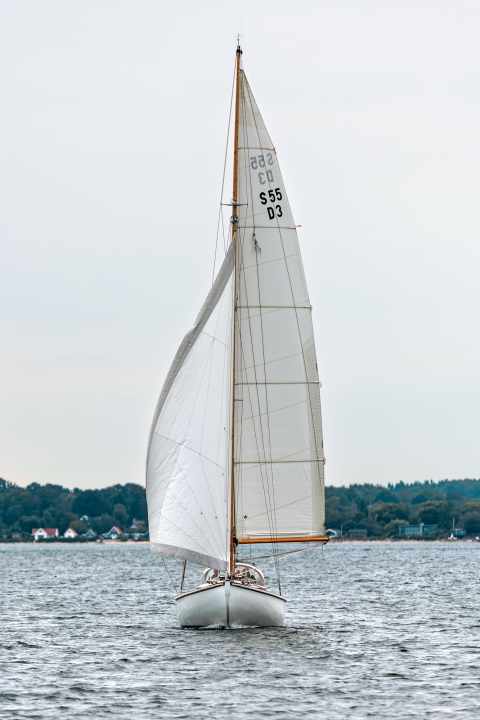 The elegant deck jump was one of the hallmarks of Hansen's pointed creels