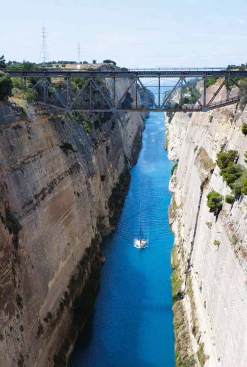 Una scorciatoia tra il Mar Ionio e l'Egeo: anche il Canale di Corinto si aggiunge all'elenco delle strutture marittime