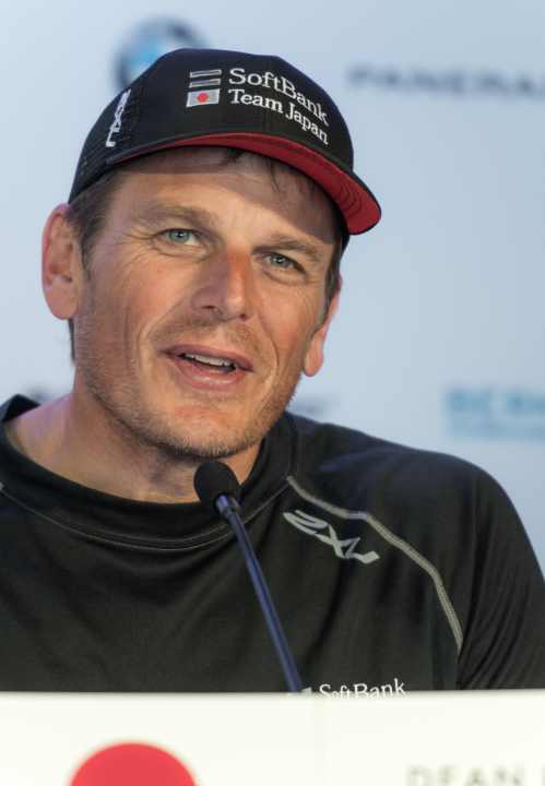   Qualified for the semi-finals of the Challenger Playoffs: Dean Barker and the SoftBank Team Japan