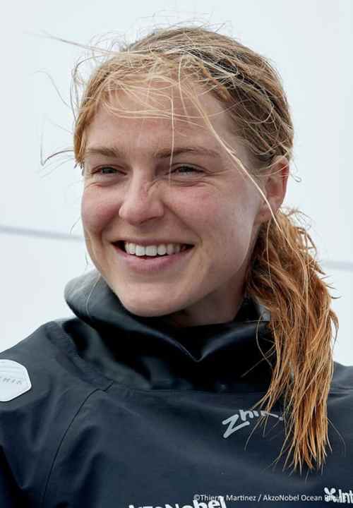   Questo simpatico ritratto di Rosalin Kuiper è stato realizzato per il team olandese AkzoNobel, per il quale l'olandese ha partecipato alla The Ocean Race Europe.