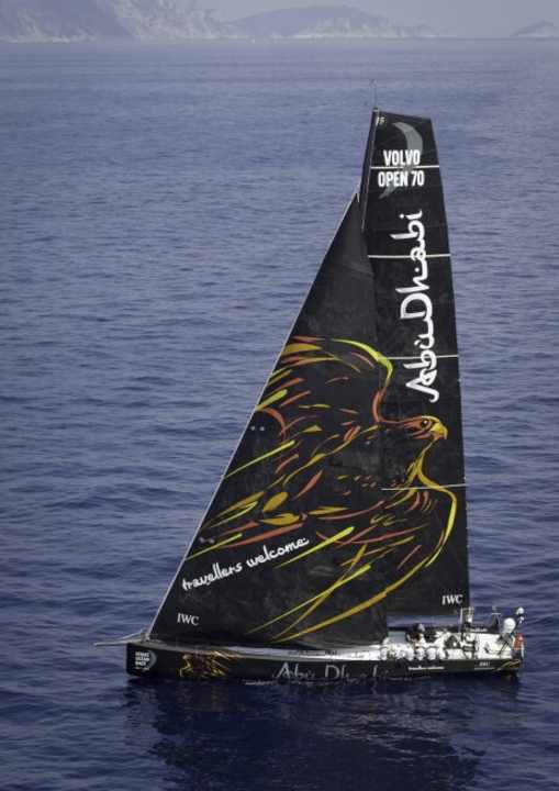   Mit dem schwarzen Falken über den Köpfen: Abu Dhabi Ocean Racing
