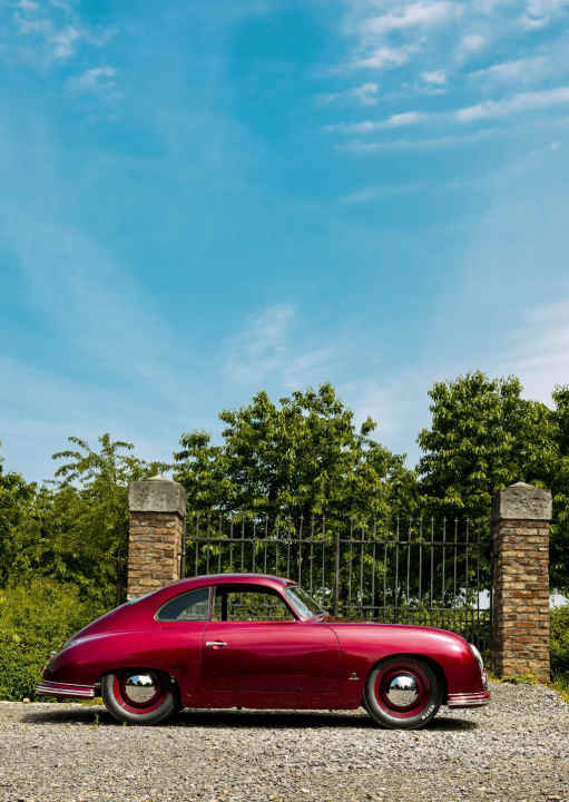 Im schillernden „Marsrot“, einer originalen Metallicfarbe, erstrahlt 5006 jetzt wieder in neuem Glanz – knapp 75 Jahre nach seiner Geburt