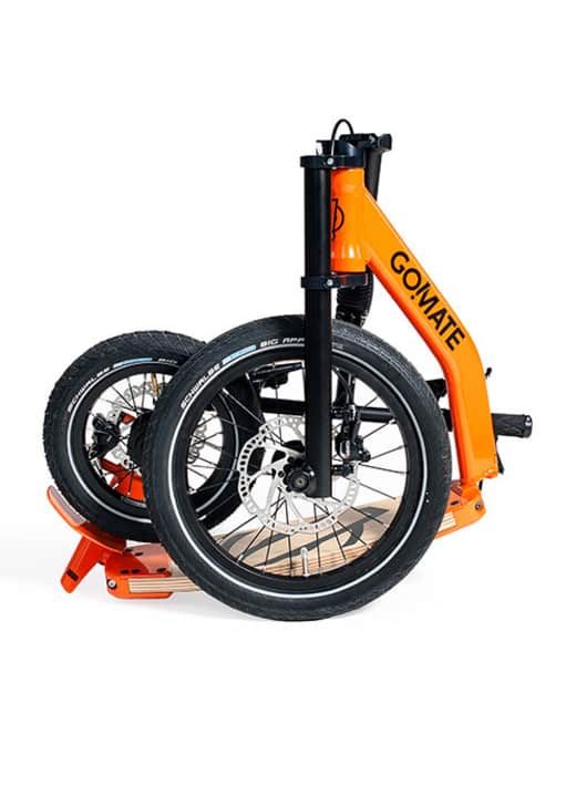   la version à trois articulations se plie en 70 x 60 x 30 centimètres