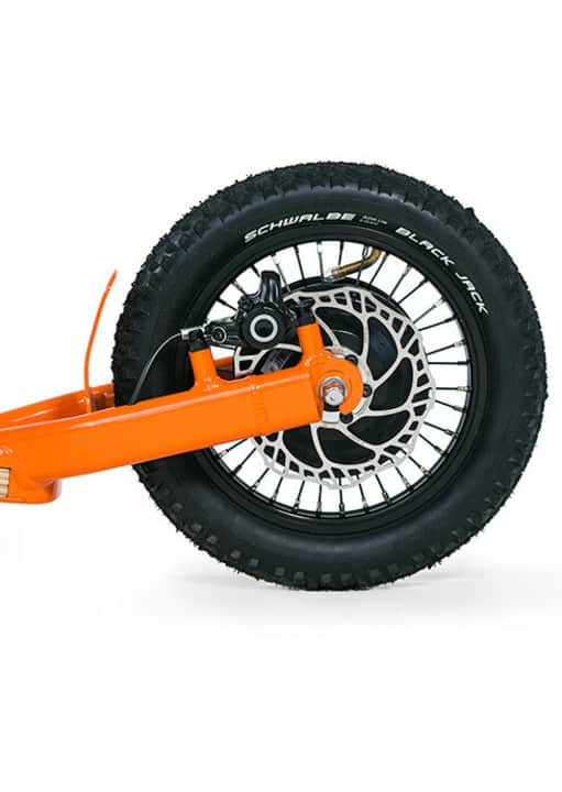   A 250-watt motor in the rear wheel accelerates up to 25 kilometres per hour