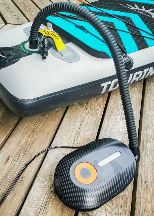 The pressure hose can be rotated but is permanently attached to the housing | Stephan Gölnitz