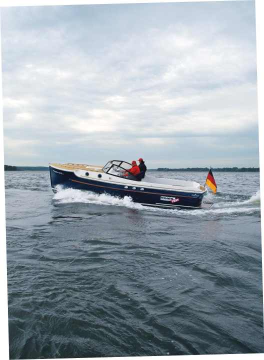 The PTS hull moves smoothly through the choppy water on Lake Plau. | e.