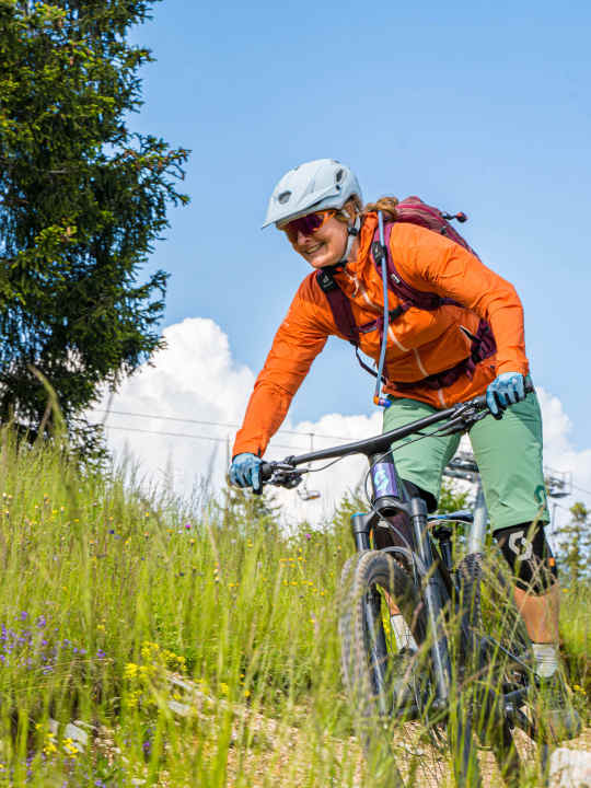 bike_women_camp_molveno_veranstalter_invisions.at-47_c_crop_w_4752_h_6336_ar_3_4_g_auto_jxmxui