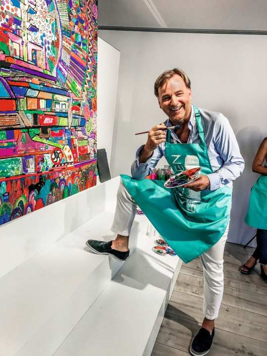 Espen Øino bei der Arbeit: Die Kunst wurde versteigert. | t.