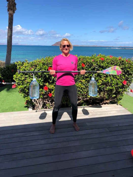 The bicep training num imitation. But where can you find this wonderful photo wallpaper?