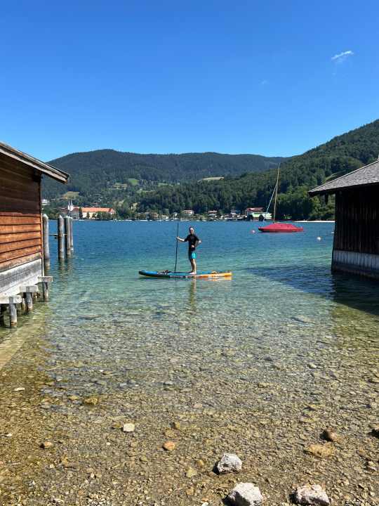 Der Tegernsee bietet vom SUP vermutlich die schönere Perspektive als aus dem Triathlon-Neo.