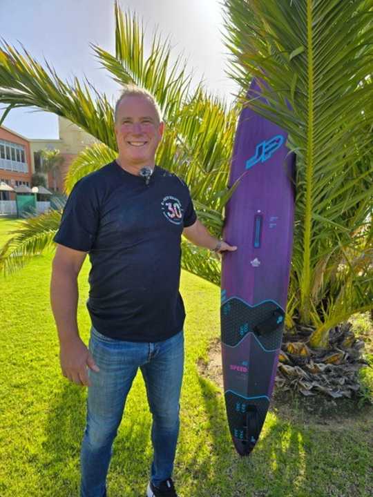 surf/roger1_20ca6b087dd9e399f71d492992637dc4