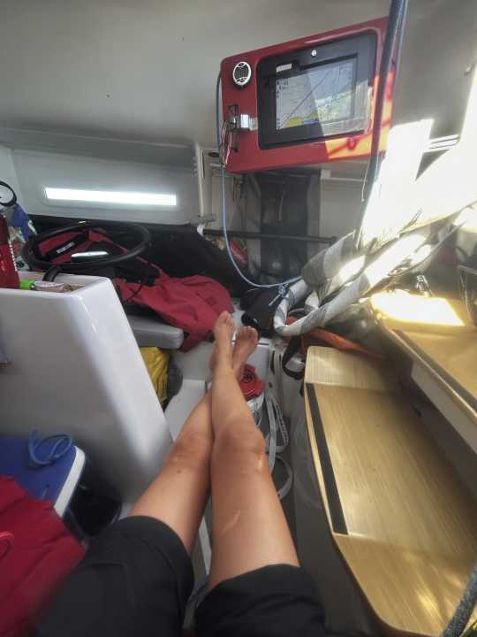 Below deck, the 27-footer is largely empty. A sports boat with spartan equipment, but the skipper wants for nothing