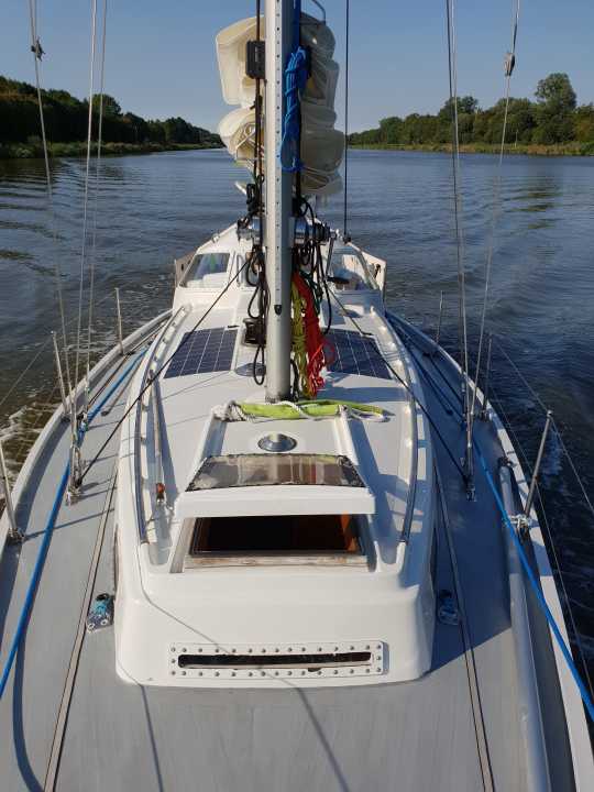   Structural damage? Alarm signals from the area around the mast base