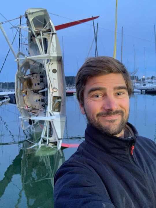   Boris Herrmann devant sa "Malizia