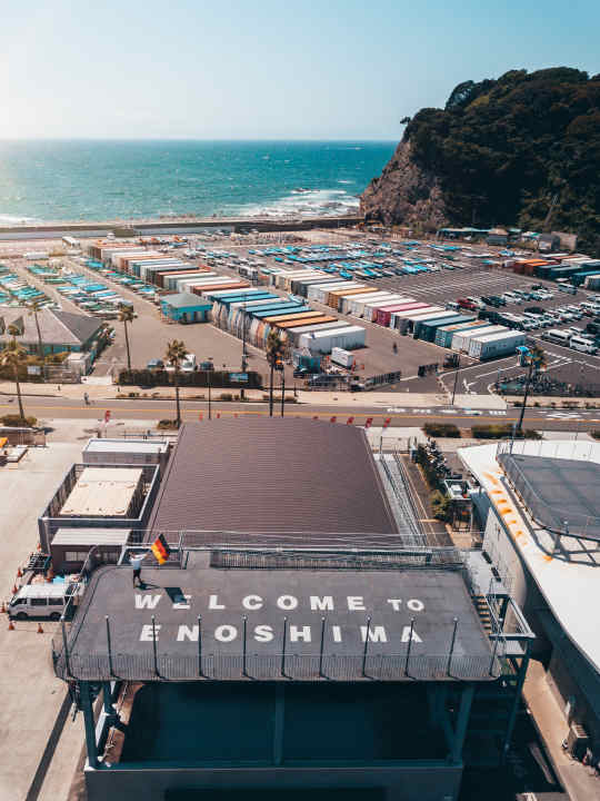   Atto simbolico: qui la bandiera tedesca sventola nel porto olimpico di Enoshima