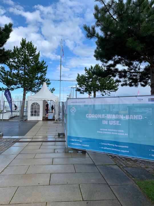   L'entrée pour les actifs à la 126e Semaine de Kiel 2020, qui a été un succès sportif en septembre, mais qui a dû être appréciée à huis clos et sans programme-cadre