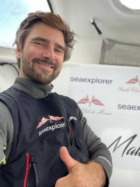   Boris Herrmann a le moral au beau fixe après sa 42e journée en mer et reste dans le top cinq en tant que quatrième du classement général.