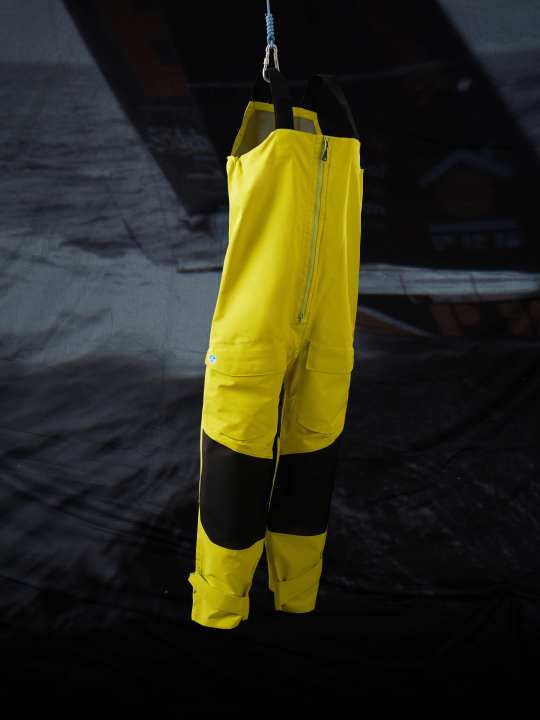   <a href="https://www.awin1.com/cread.php?awinmid=15164&awinaffid=471469&clickref=Y+Ocean+trousers&ued=https%3A%2F%2Fwebstore.northsails.com%2Fde%2Fde%2Focean-hose-27M420.html" target="_blank" rel="noopener noreferrer nofollow">The Ocean trousers are available in the colours sulphur and red</a> *