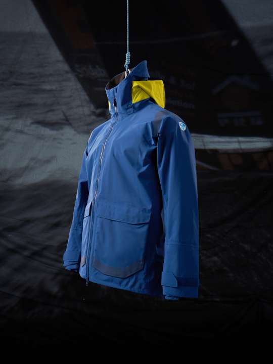   <a href="https://www.awin1.com/cread.php?awinmid=15164&awinaffid=471469&clickref=Y+Offshore+jacket&ued=https%3A%2F%2Fwebstore.northsails.com%2Fde%2Fde%2Foffshore-jacket-27M045.html" target="_blank" rel="noopener noreferrer nofollow">Offshore: available as a jacket or smock</a> *
