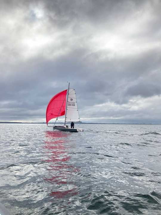   Susann Beucke con il suo Seascape 18 dopo la partenza della sua prima regata in solitario