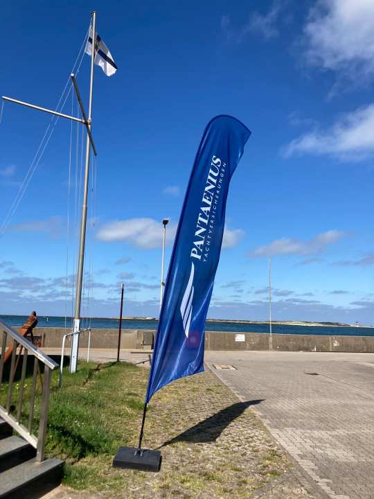 Die ersten Nordseewoche-Flaggen wehen bereits auf Helgoland