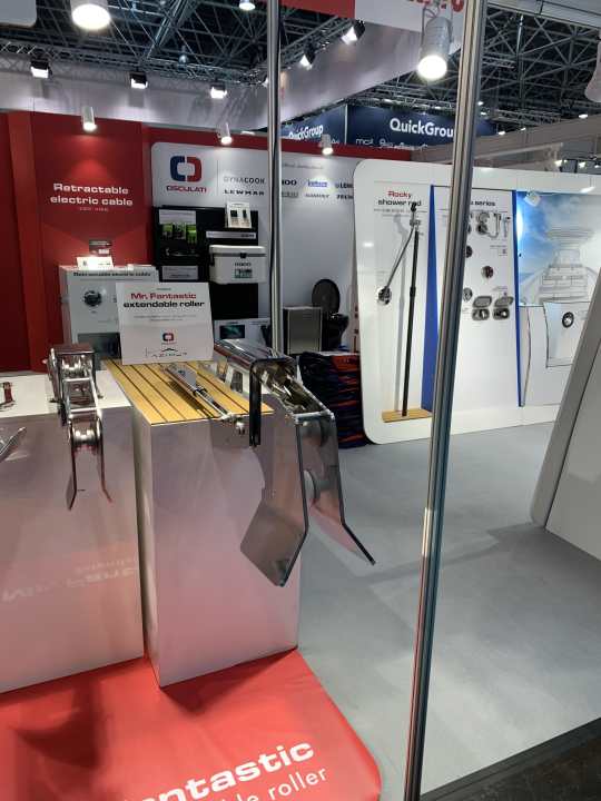 Un rullo per ancore personalizzato per ancore fino a 50 chilogrammi di peso alla fiera di Düsseldorf