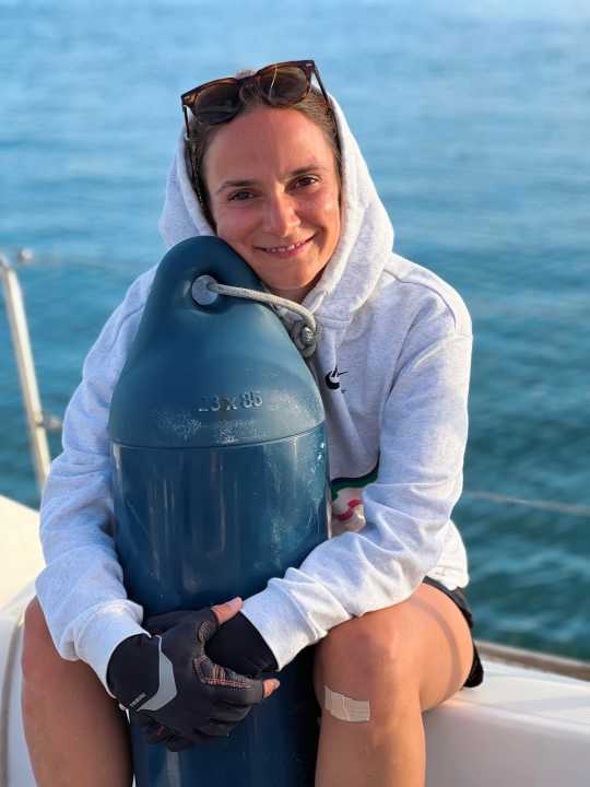 Tired but happy: Özlem Karakaya after passing her SKS exam in 2022. The business mathematician works for an automotive manufacturer and could train on the company's own yacht on Lake Constance. But she has bigger plans.