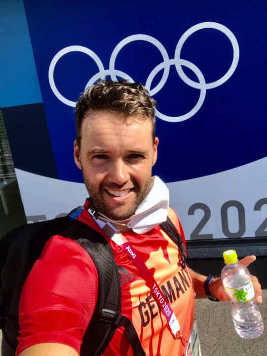   Ein erstes Selfie von Laser-Weltmeister Philipp Buhl. Weil er allein und unter freiem Himmel  ist, geht es für einen kurzen Moment auch ohne Maske