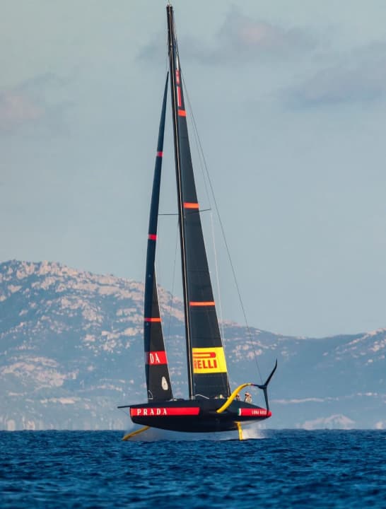   Le "Challenger of Record" à l'entraînement : l'équipe Luna Rossa Prada Pirelli de Patrizio Bertelli