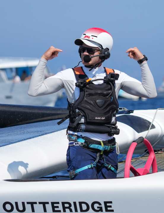 Nathan Outteridge se réjouit de la victoire de son équipe japonaise en France