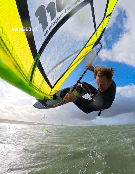 This is what it can look like with a mast mount with a short bracket (single image from 8K video).