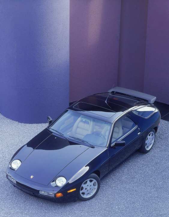 2022_09_Porsche-928-S4