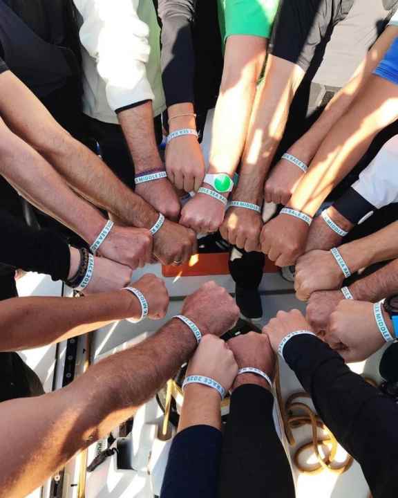   Dieses Bild versahen die Österreicher mit dem Titel "Teamwork is Dreamwork"