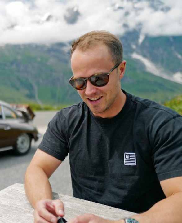 Mehr und mehr wird die erste Testfahrt im 356 C zum vollen Erfolg. Der Wagen erweist sich als echter Dauerläufer