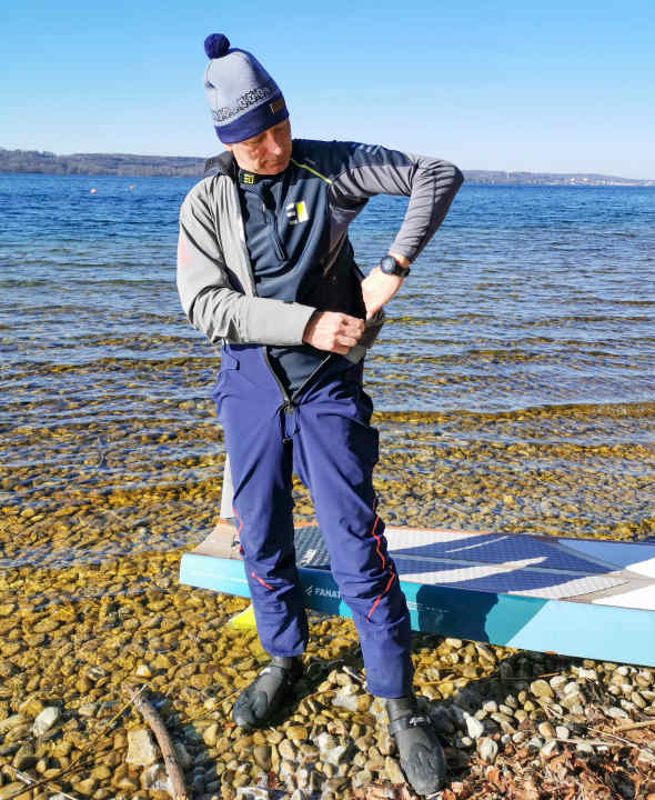 Under the drysuit, the material performed very well at around 8 to 13 degrees. The comfortable temperature range should be even higher than our test conditions.