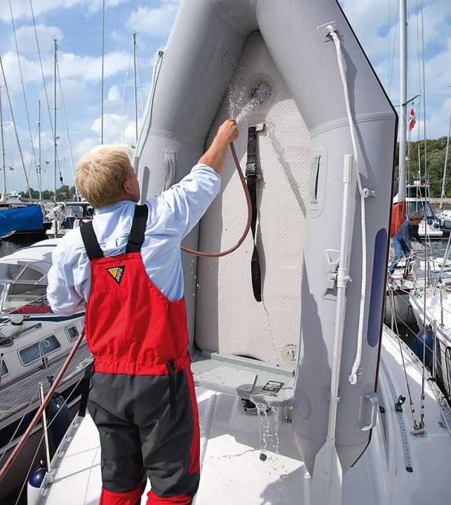 Sand zwischen Schläuchen und Boden muss raus