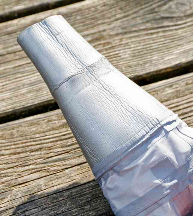 Neopren: Neoprenmanschetten liegen bequem flächig an. Mit Glatthaut innen ordentliche Abdichtung. Bieten Wärmeisolierung auch an den Handgelenken.