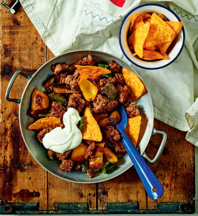 Minced meat pan with harissa and paprika