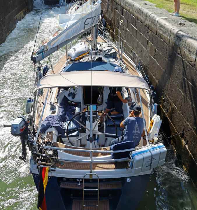 The water swirls violently into the first lock basin near Berg. Six more follow