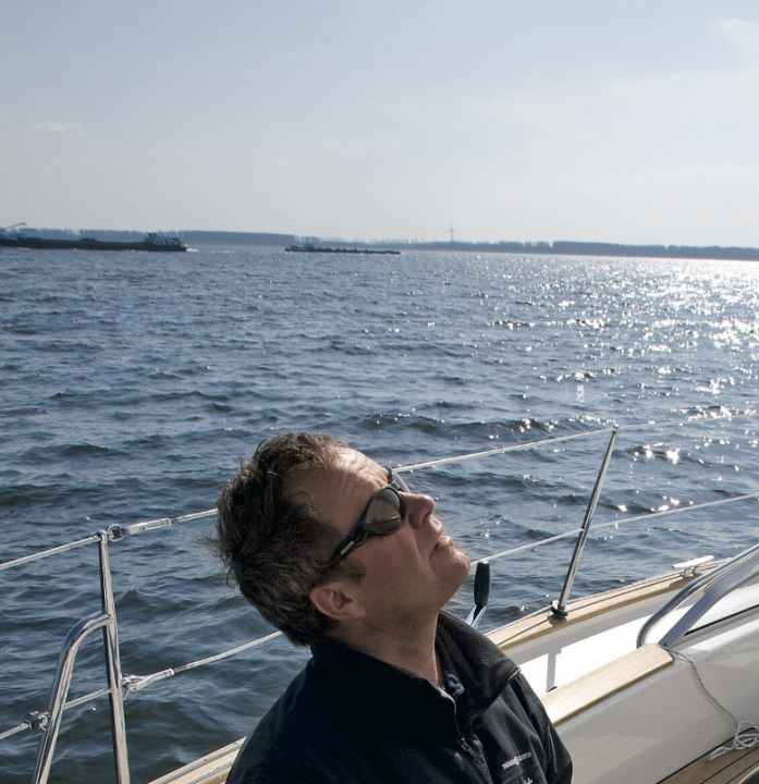 Wer den Blick zum Verklicker und übers Wasser ohne gute Sonnenbrille wagt, setzt seine Sehkraft aufs Spiel. Im Alter droht Grauer Star