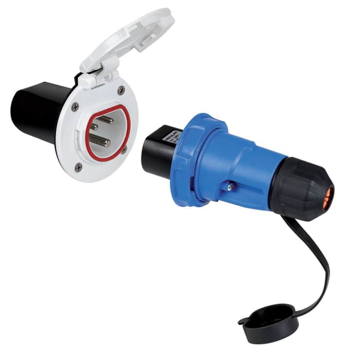 Can be installed almost anywhere in the cockpit: the Cruiser 3P plug from Osculati