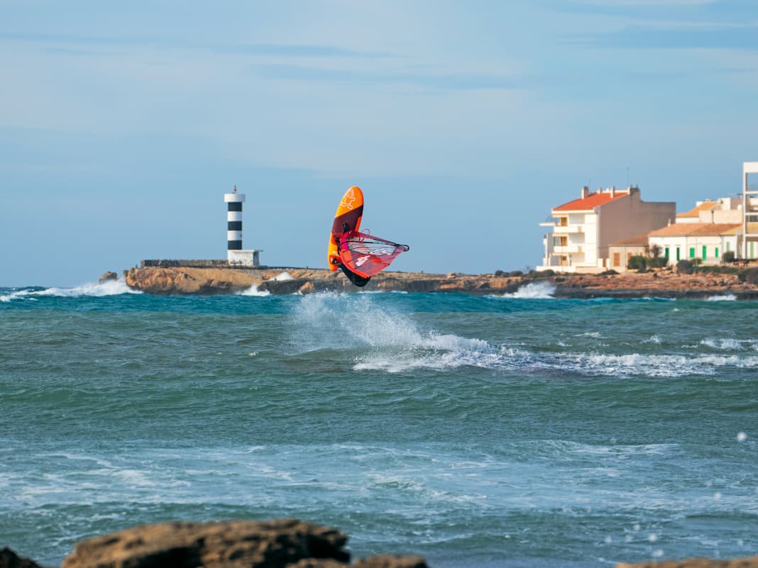 Die besten Windsurfspots auf Mallorca im Spotguide