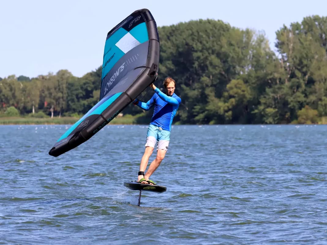 Slingshot Javelin V1 - der neue Wing mit Boom-System im Test