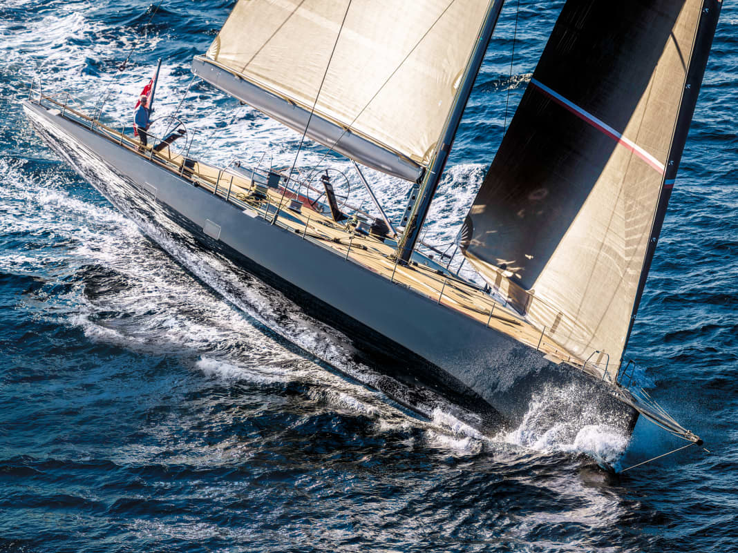 Italienische Haute-Couture-Segelyacht ohne Stolperfallen