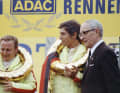 31.5.1970, 1.000 km Rennen Nürburgring, Siegerehrung: 1. Platz: Vic Elford (2.v.r.) und Kurt Ahrens (2.v.l.) auf Porsche 908/03.